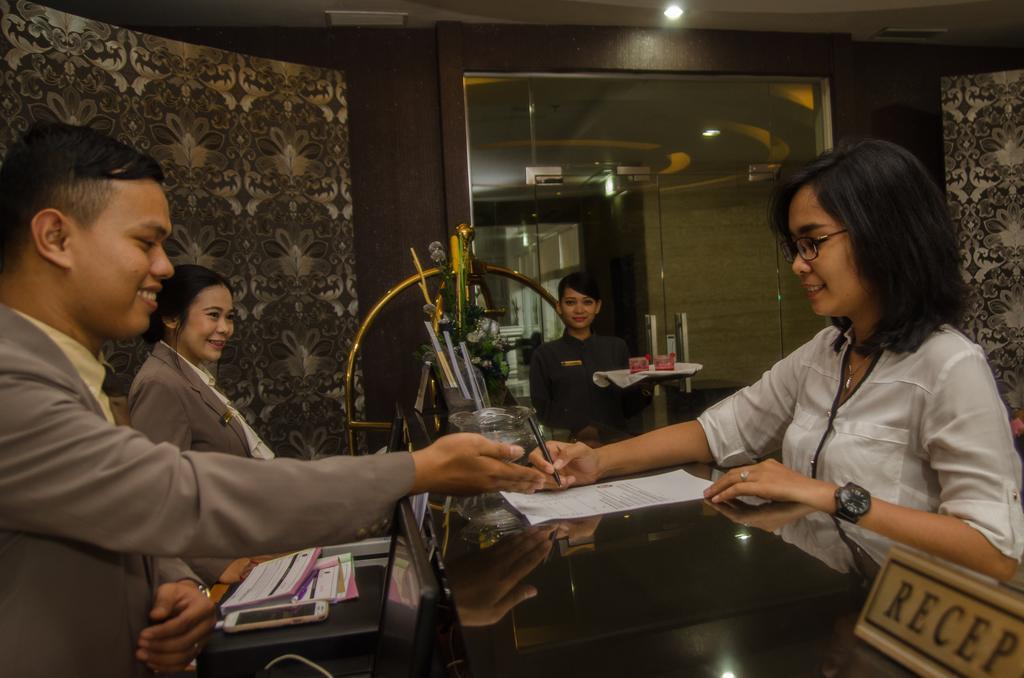 Royal Suite Condotel Medan Exterior foto