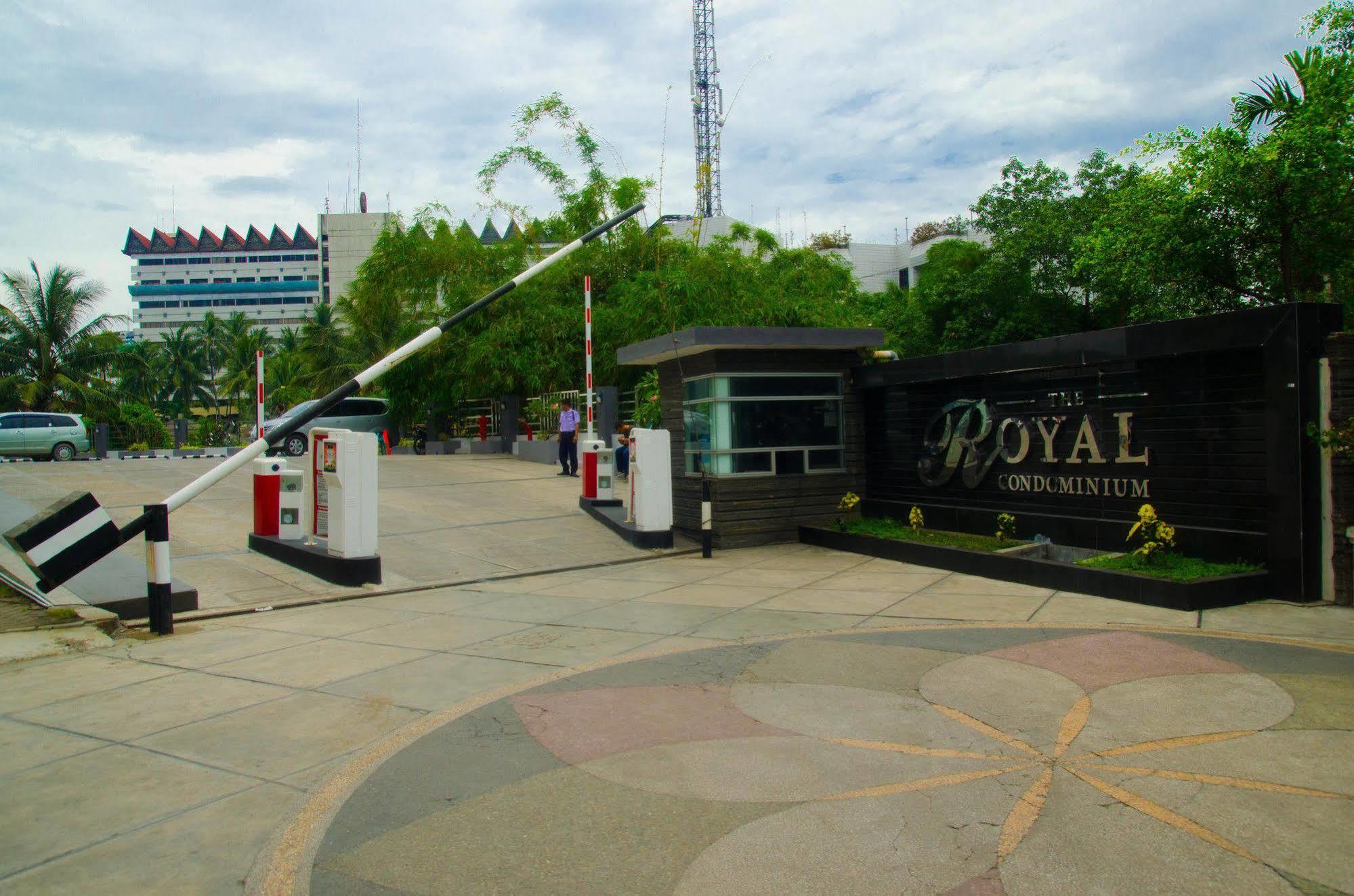 Royal Suite Condotel Medan Exterior foto